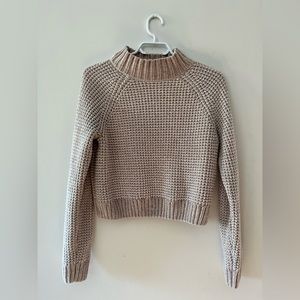 Divided cropped turtle neck